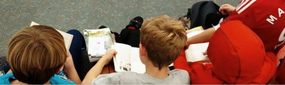 kids reading together (1)